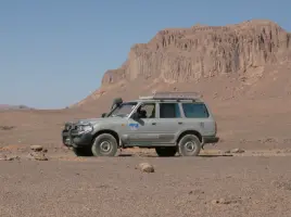 السيارات رباعية الدفع في المناطق الصحراوية