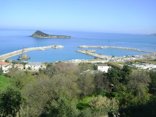 أراضي للبيع