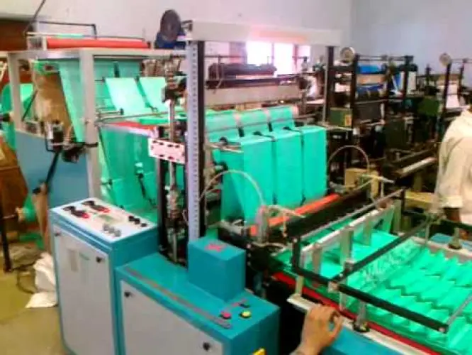 Machine de production de sac plastique