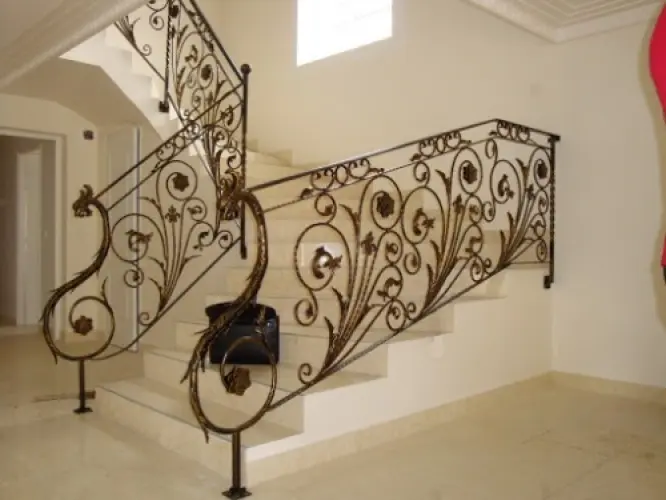 Portail coulissant,porte métallique,rampe d'escalier,garde-corps et rideaux métallique électrique