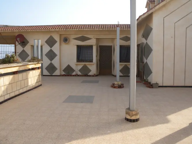 Location de 2 étages de villa pour des médecins