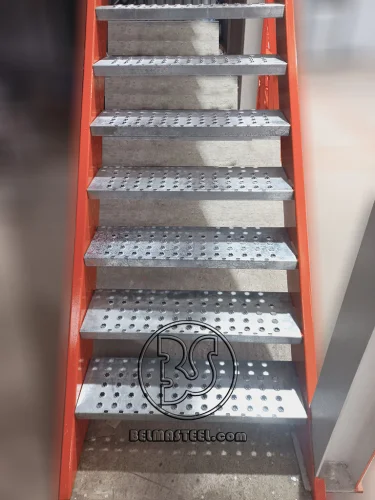 Marche Escalier Tôle Perforée Anti Dérapant