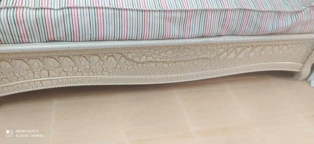 Deux Canapés et une table