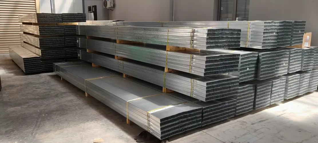 fabrication de  profiles métalliques de placoplâtre