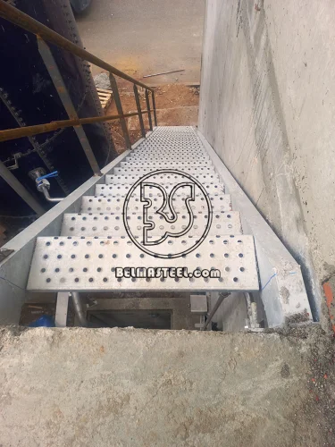 Marche Escalier Tôle Perforée Anti Dérapant