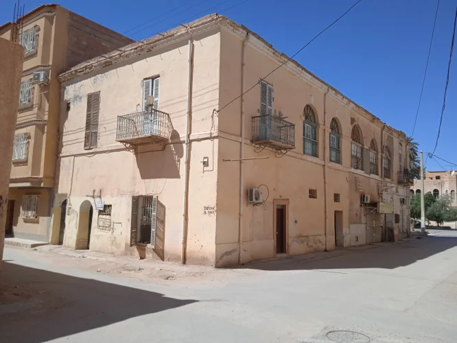 عرض بيع  بناية- بسكرة