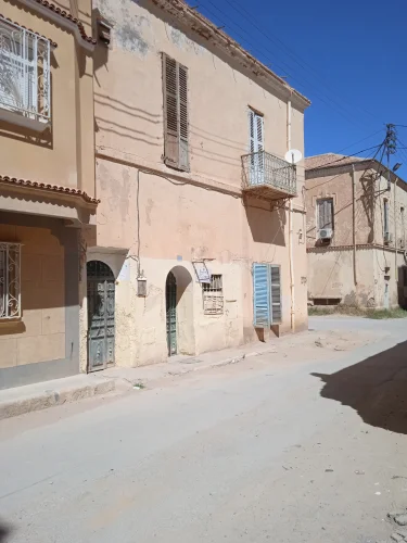 عرض بيع  بناية- بسكرة