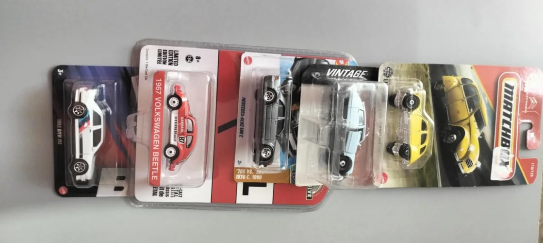Lot de 4 mini-voitures de collection neuves (Hot Wheels / Matchbox / Majorette) – Import Malaisie