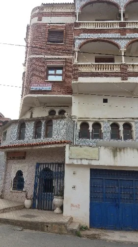 immeuble R+3, locaux commerciaux