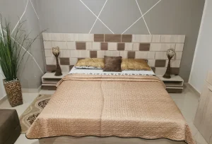 Lit 2 places avec tables de nuit