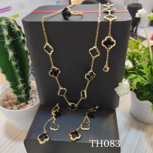 طقم ترافل الأسود