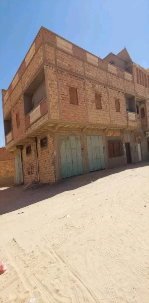 فيلا للبيع بولاية تقرت لسكن و عمل
