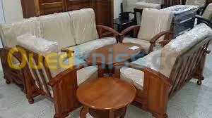 SALON 04 PLACES + TABLE