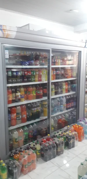 بيع ثلاجة كبيرة لحفظ وعرض المنتجات