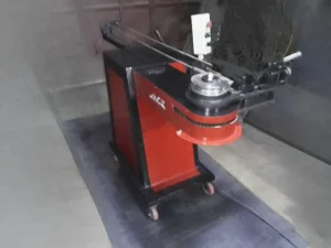 Coudeuse de tubes electrique semi -auto