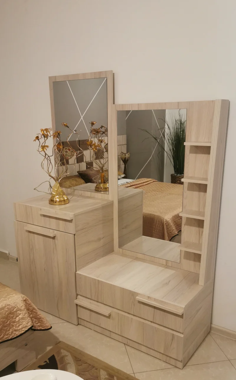 coiffeuse avec chaise coffré